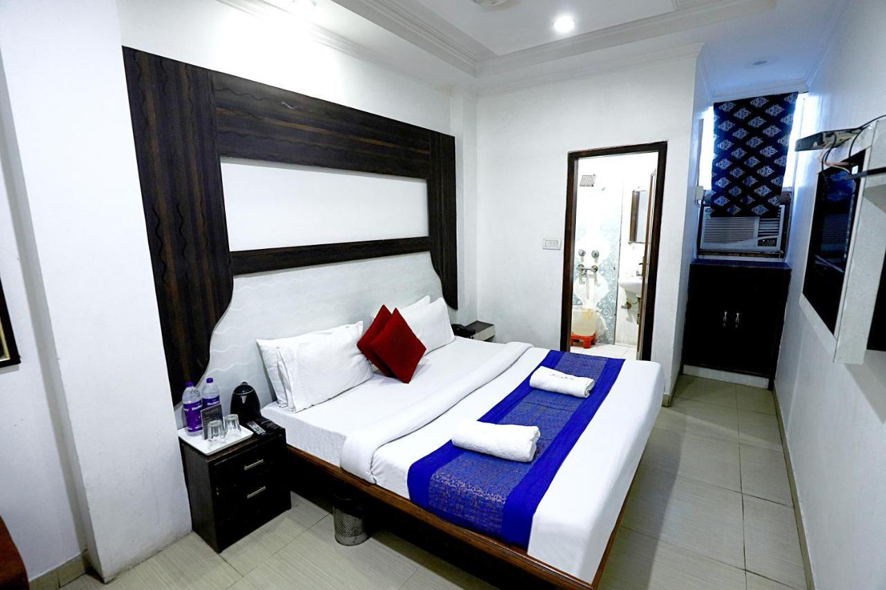 Hotel Nityaa Suites Ню Делхи Екстериор снимка