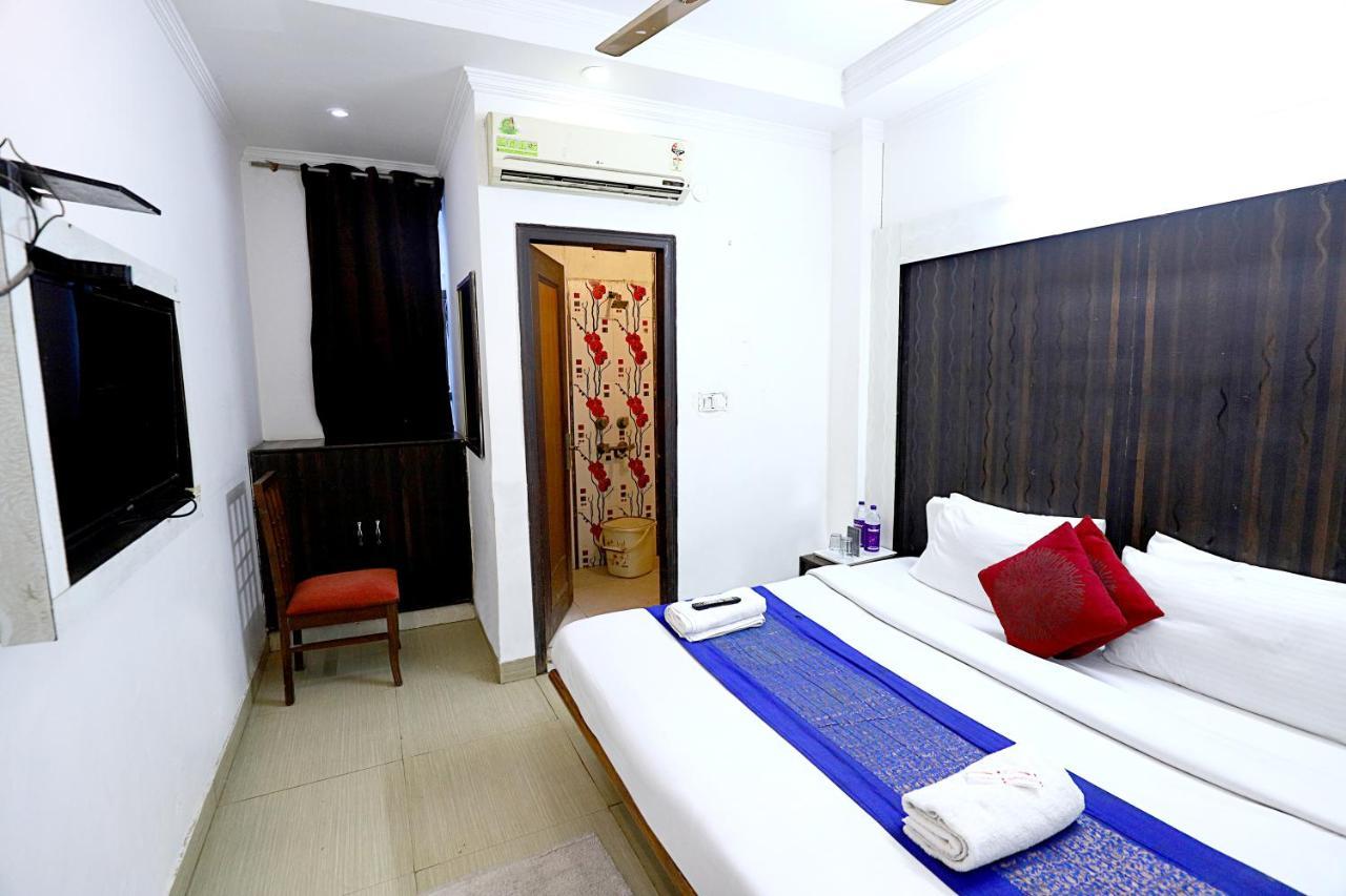 Hotel Nityaa Suites Ню Делхи Екстериор снимка