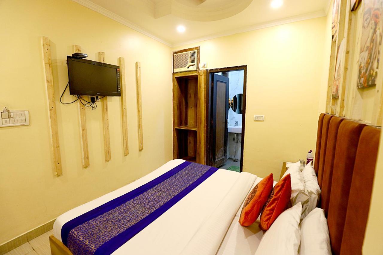 Hotel Nityaa Suites Ню Делхи Екстериор снимка