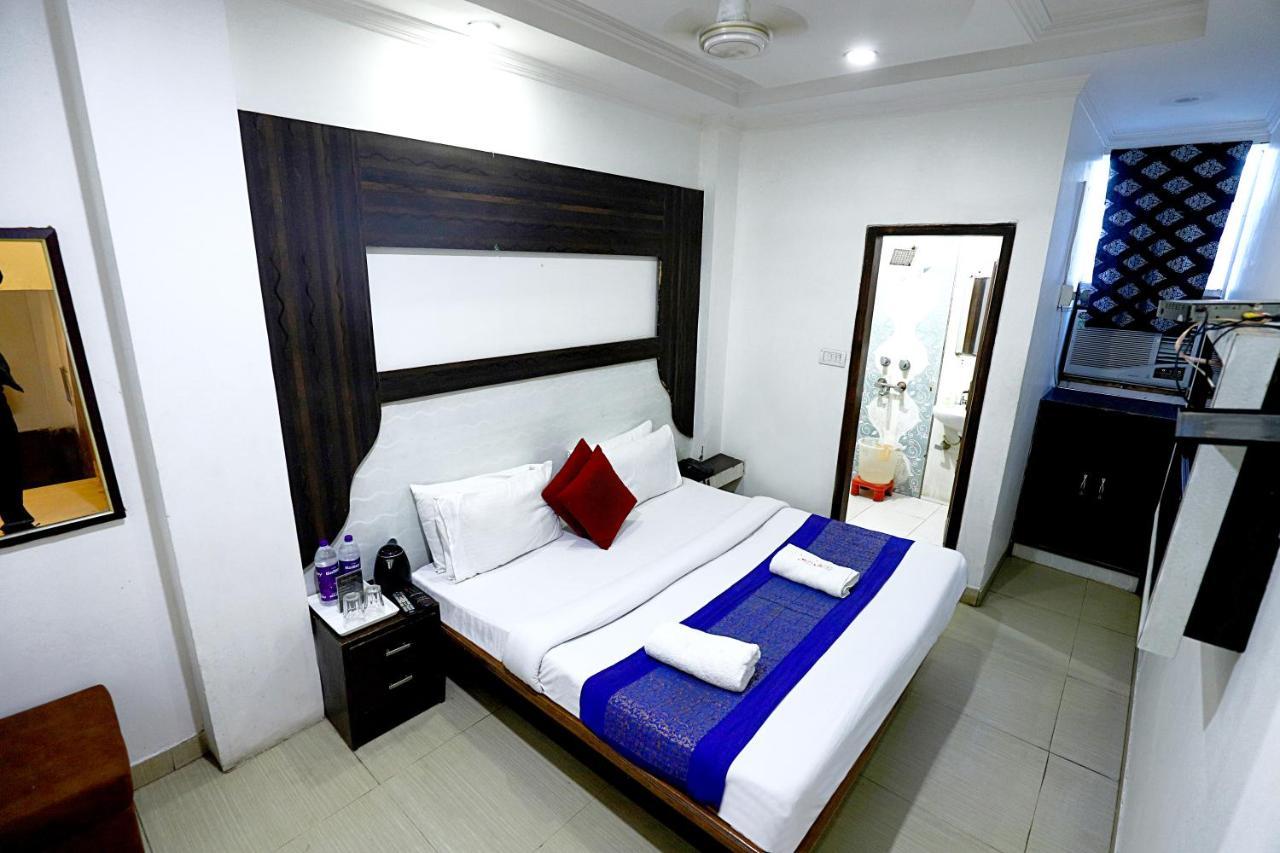 Hotel Nityaa Suites Ню Делхи Екстериор снимка