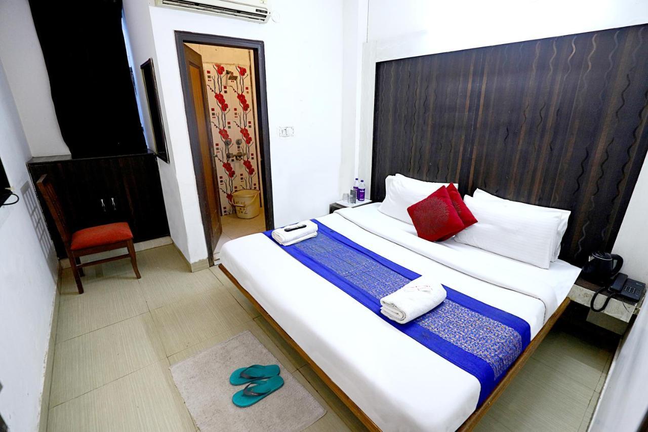 Hotel Nityaa Suites Ню Делхи Екстериор снимка