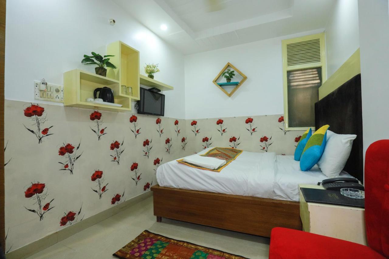 Hotel Nityaa Suites Ню Делхи Екстериор снимка