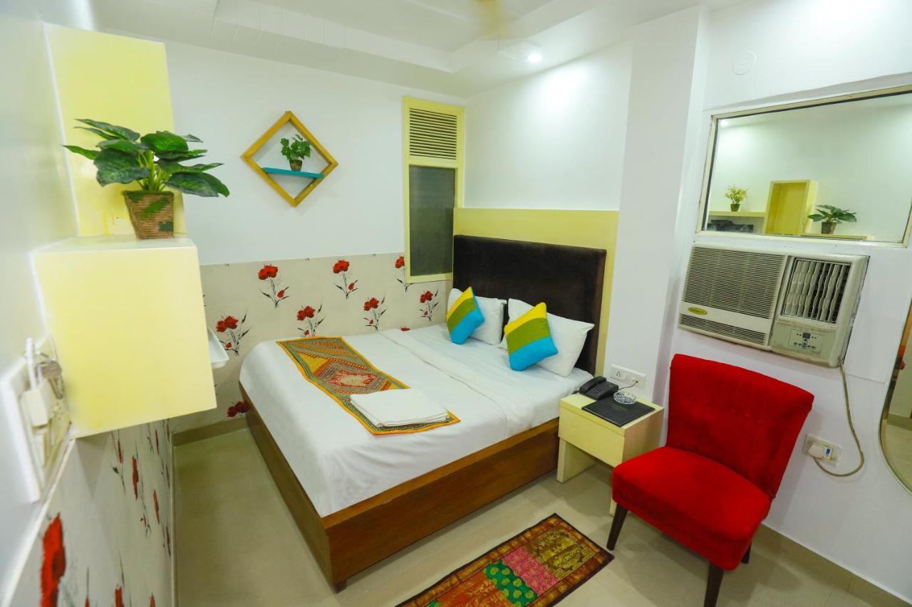 Hotel Nityaa Suites Ню Делхи Екстериор снимка
