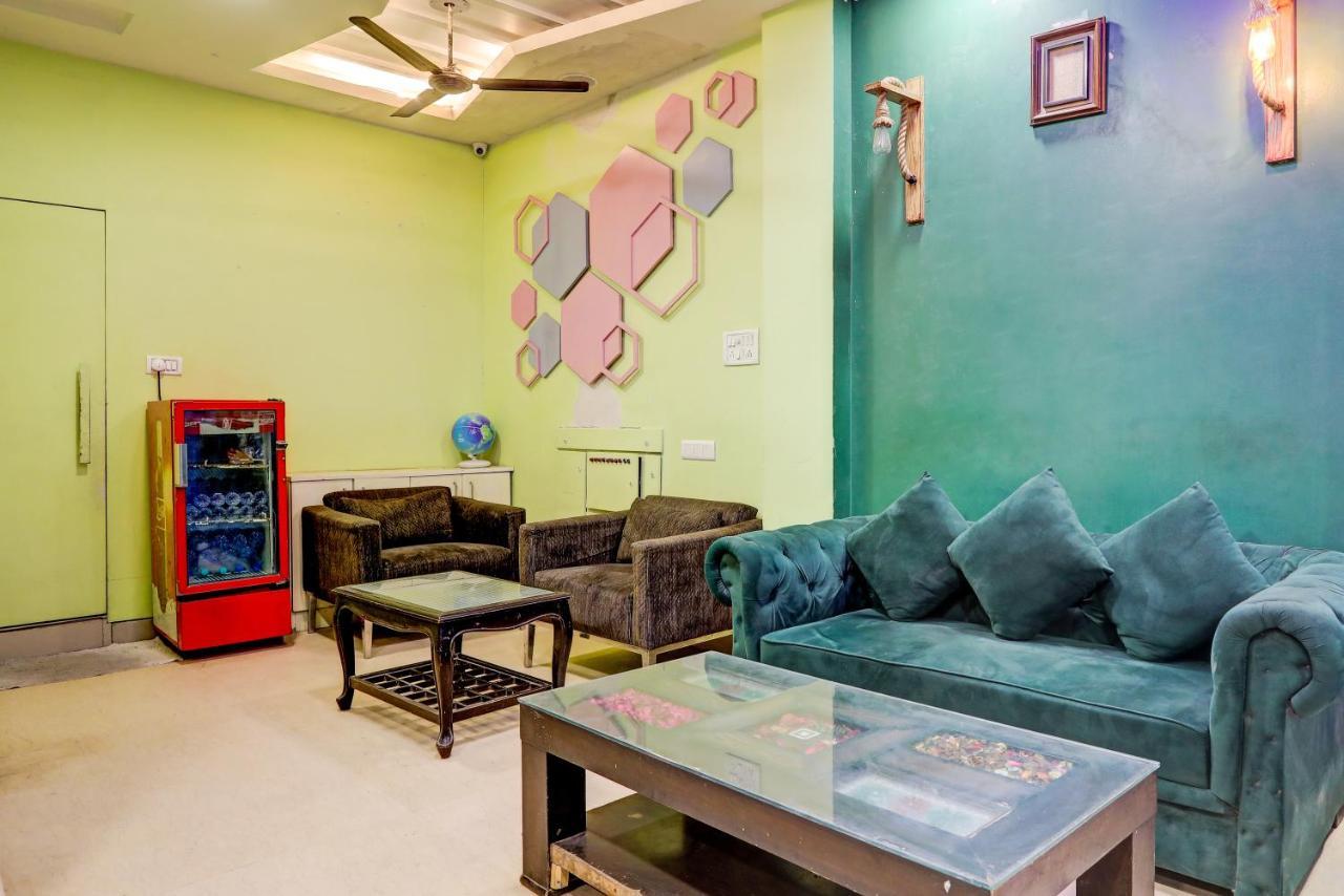 Hotel Nityaa Suites Ню Делхи Екстериор снимка