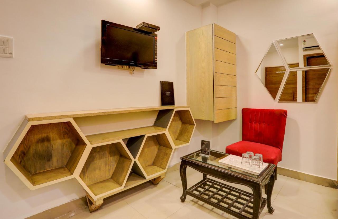 Hotel Nityaa Suites Ню Делхи Екстериор снимка
