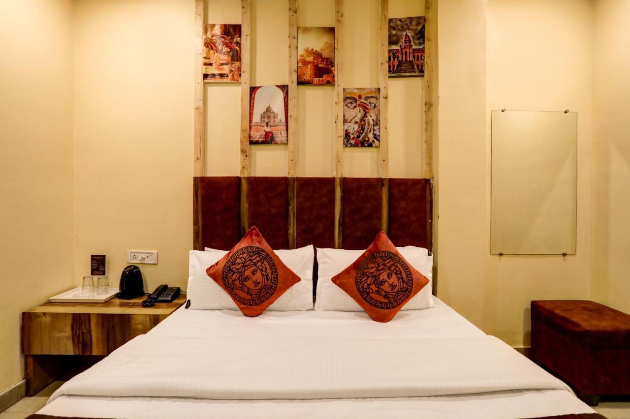Hotel Nityaa Suites Ню Делхи Екстериор снимка