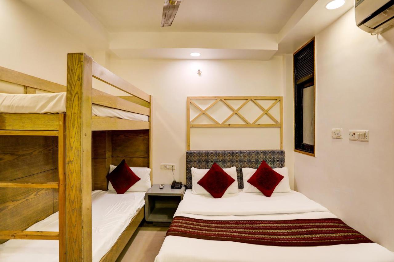 Hotel Nityaa Suites Ню Делхи Екстериор снимка