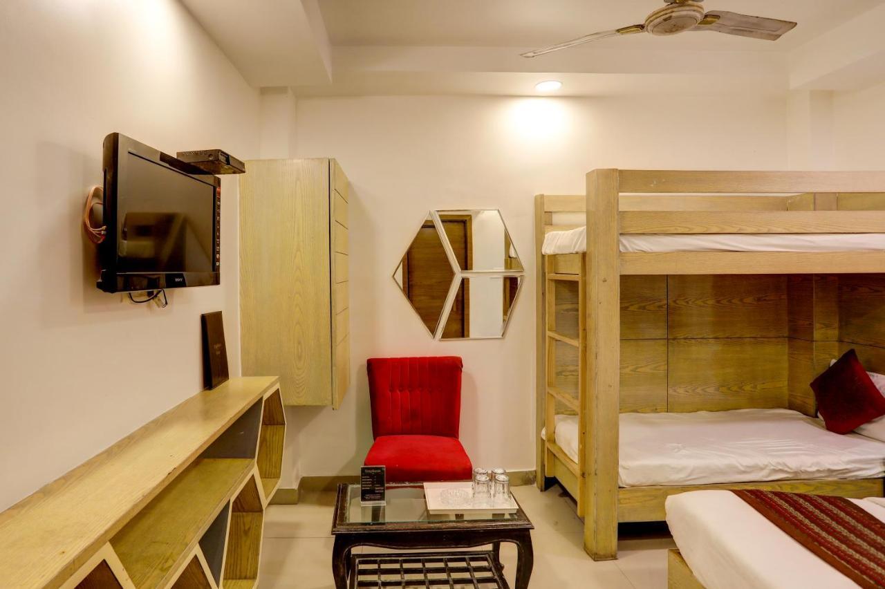 Hotel Nityaa Suites Ню Делхи Екстериор снимка