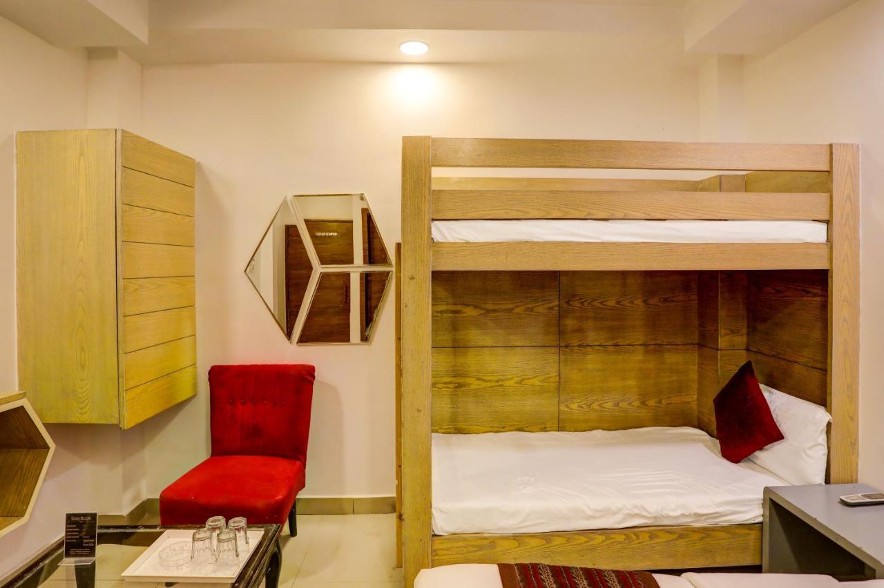 Hotel Nityaa Suites Ню Делхи Екстериор снимка