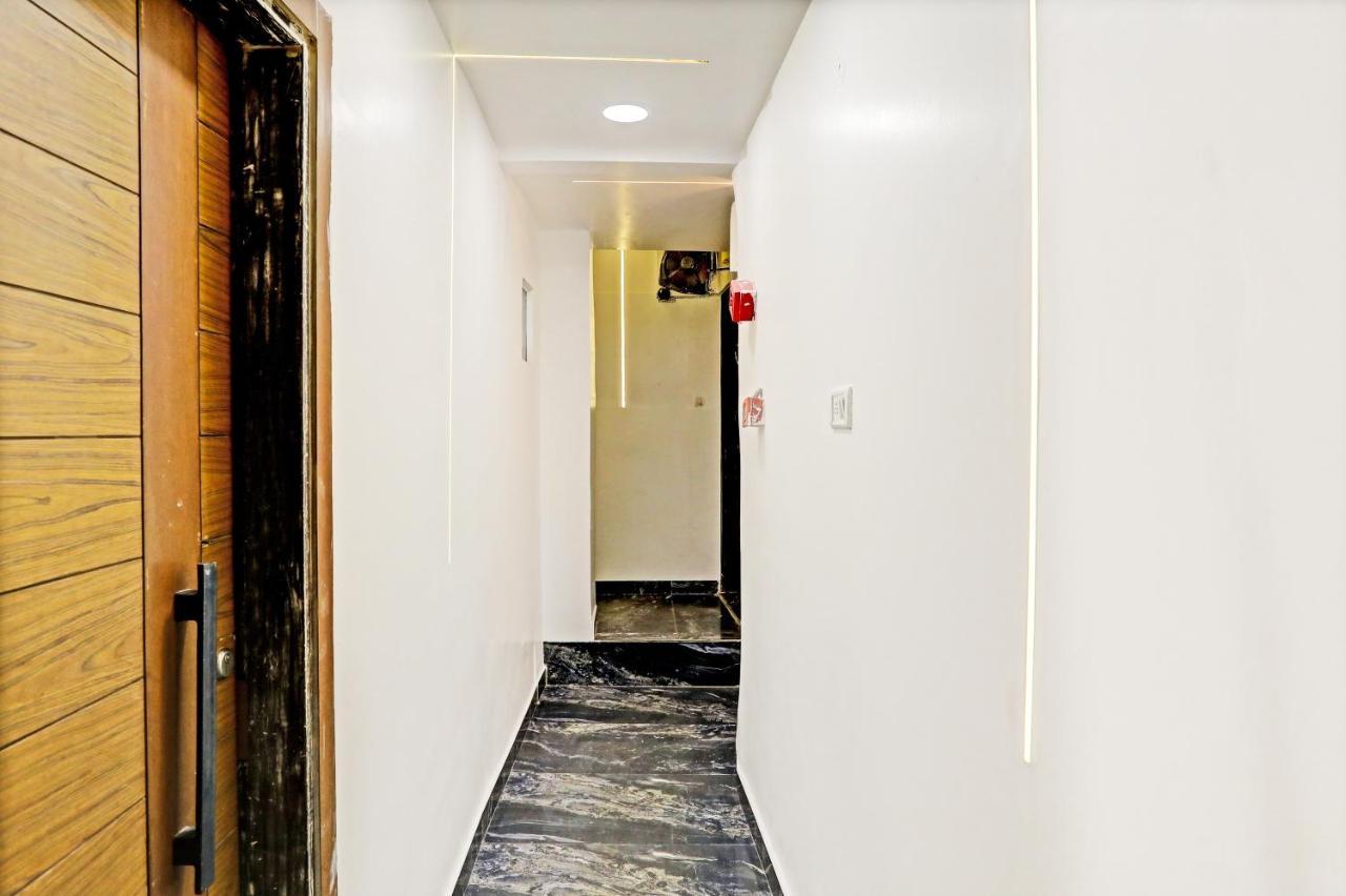 Hotel Nityaa Suites Ню Делхи Екстериор снимка