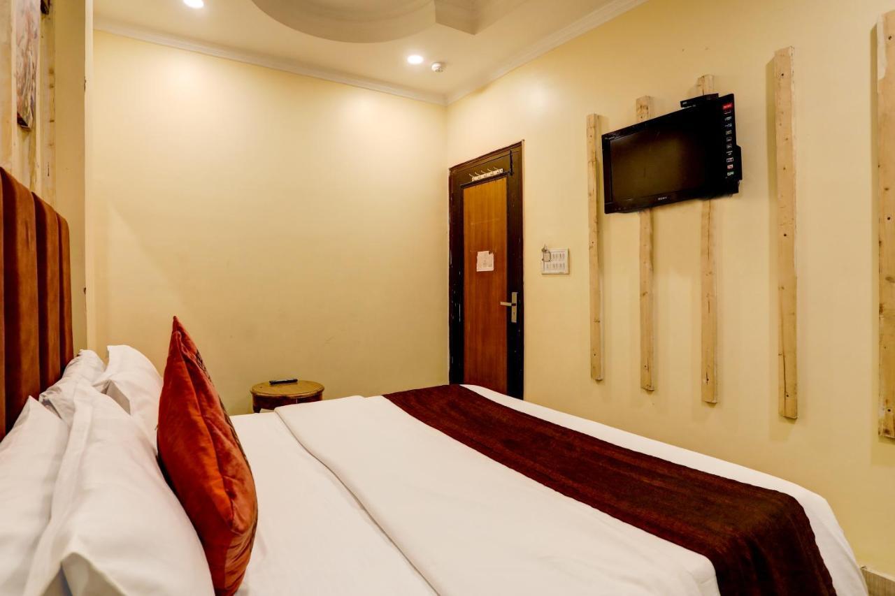 Hotel Nityaa Suites Ню Делхи Екстериор снимка