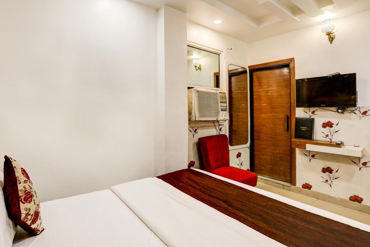 Hotel Nityaa Suites Ню Делхи Екстериор снимка