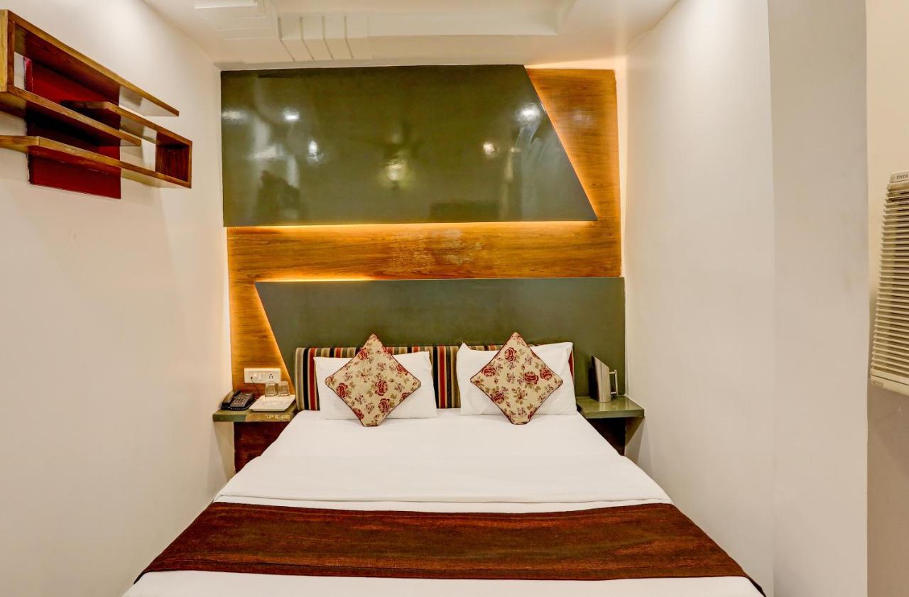 Hotel Nityaa Suites Ню Делхи Екстериор снимка