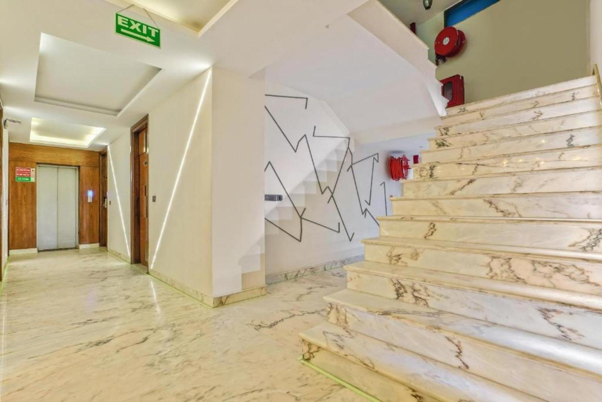 Hotel Nityaa Suites Ню Делхи Екстериор снимка