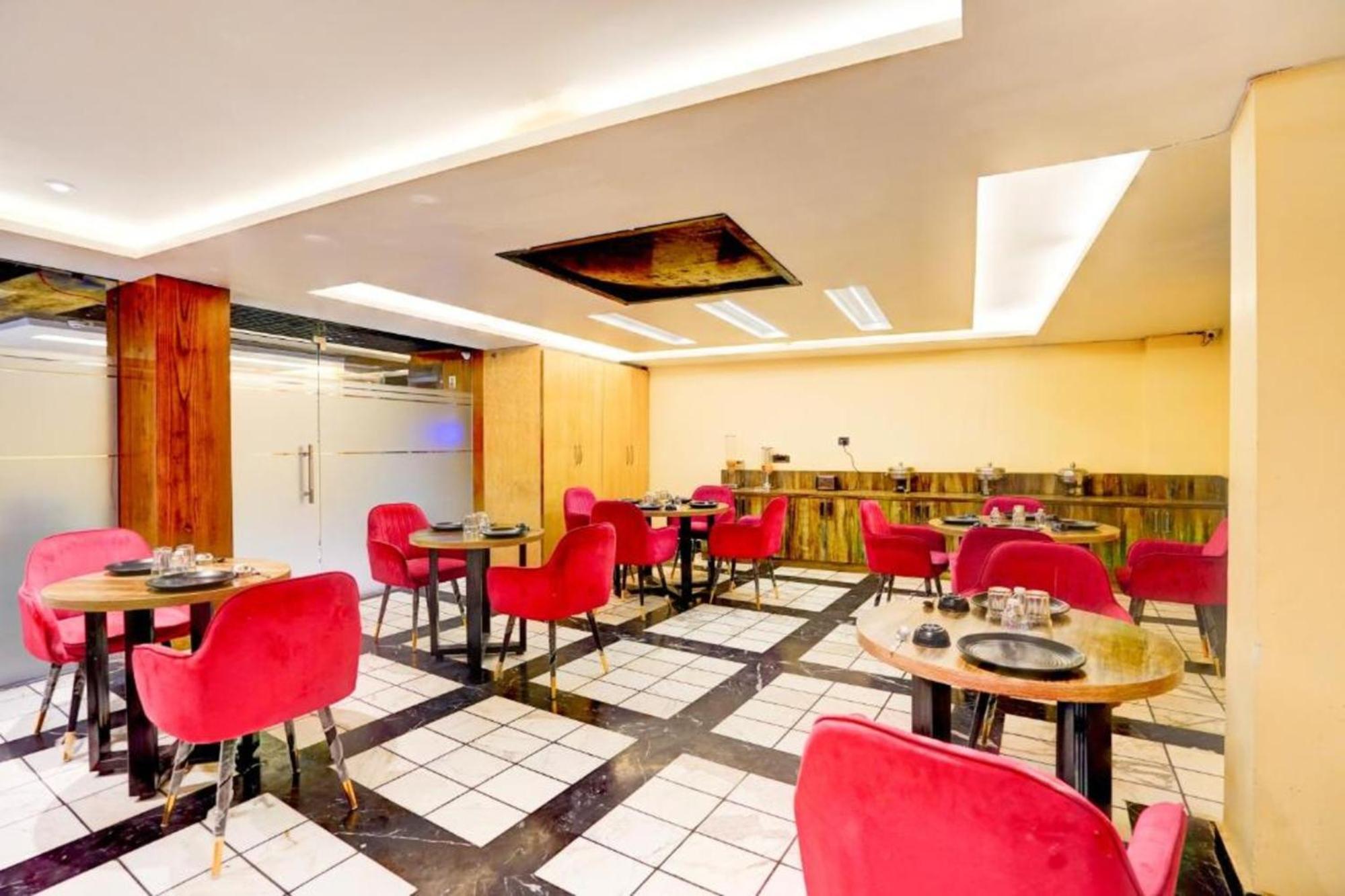 Hotel Nityaa Suites Ню Делхи Екстериор снимка
