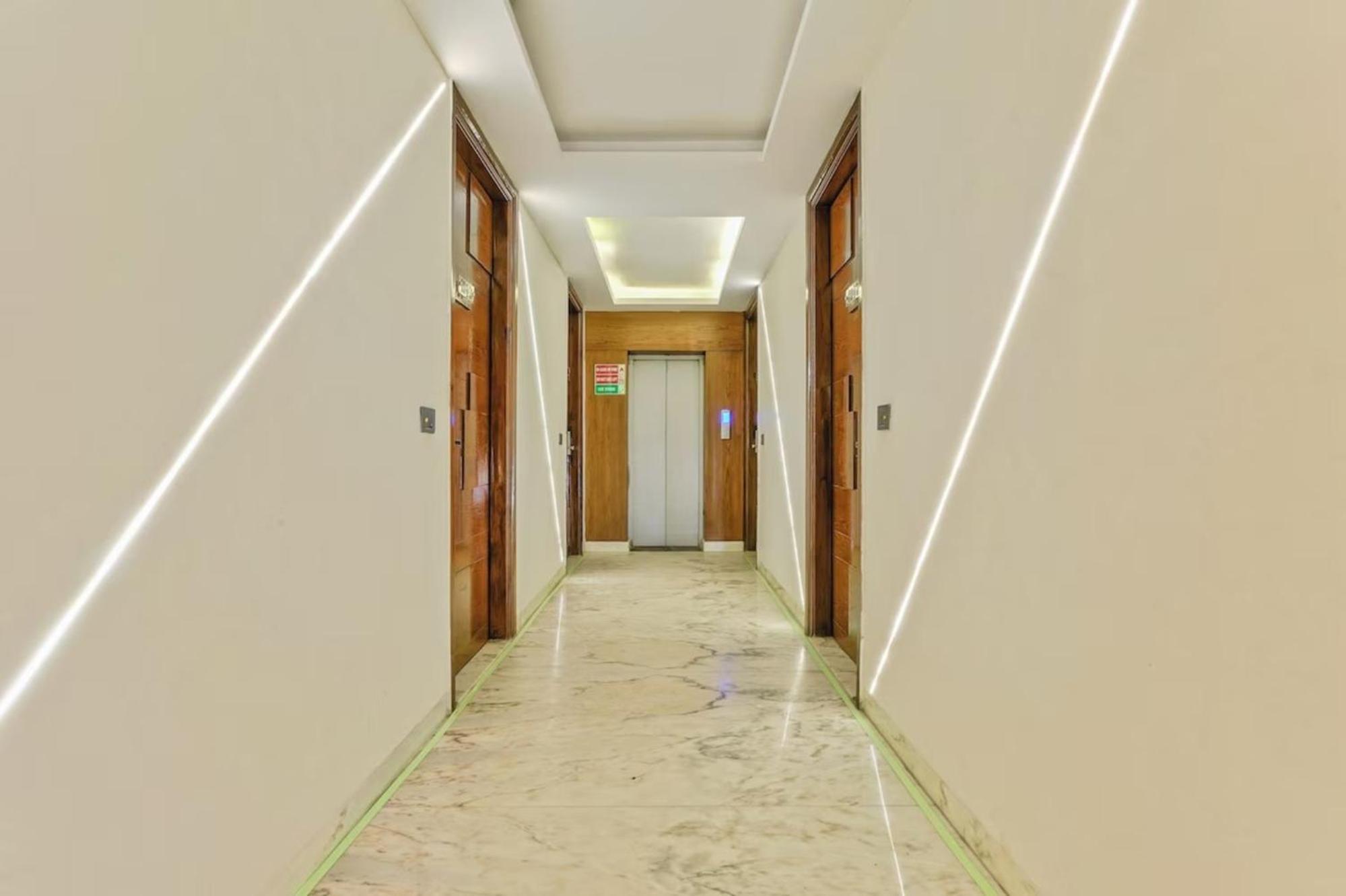 Hotel Nityaa Suites Ню Делхи Екстериор снимка