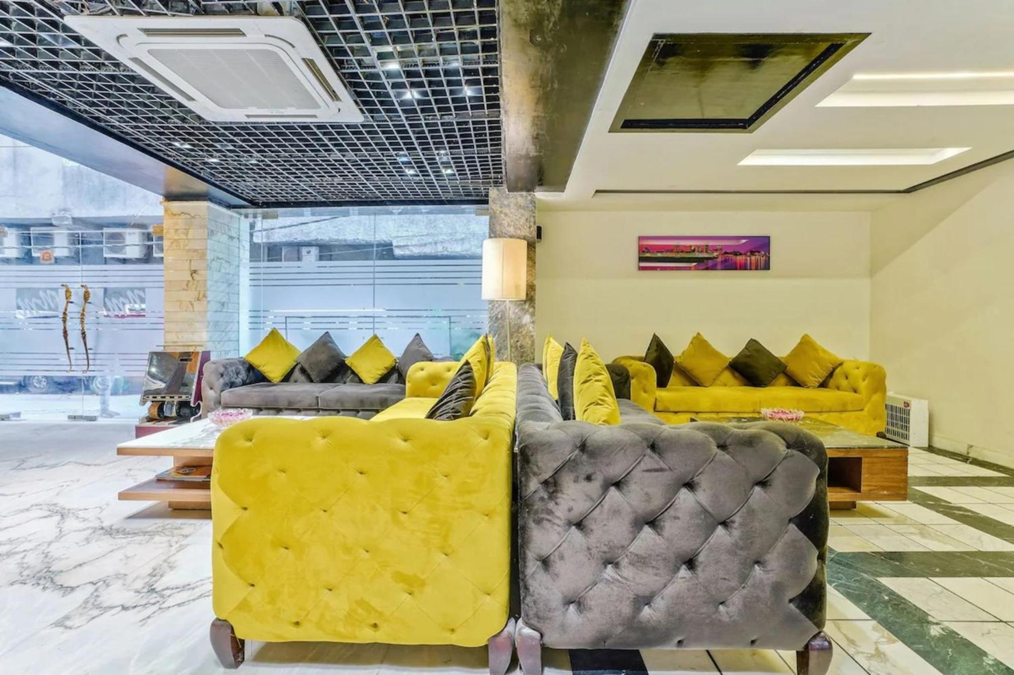 Hotel Nityaa Suites Ню Делхи Екстериор снимка