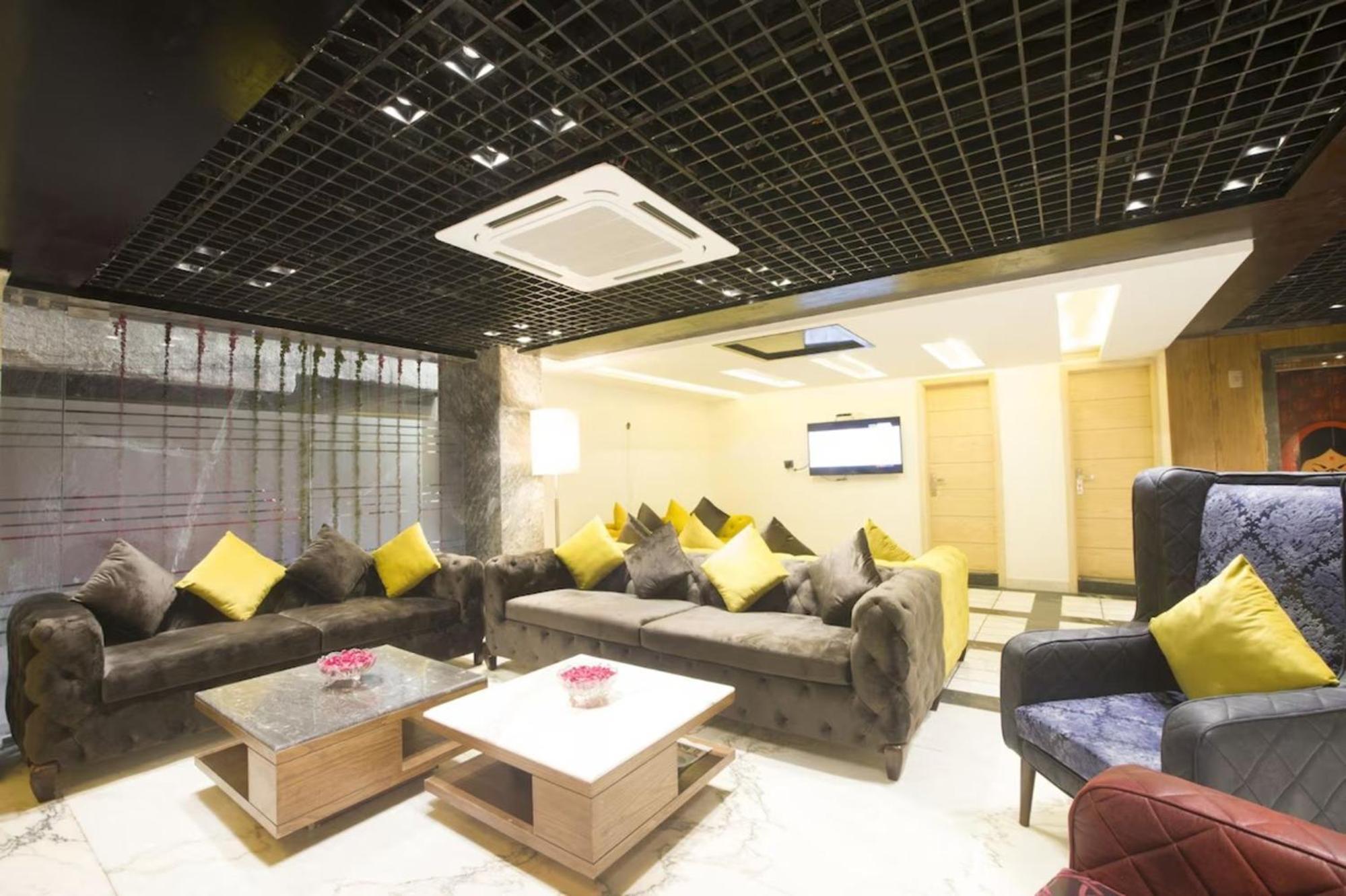 Hotel Nityaa Suites Ню Делхи Екстериор снимка